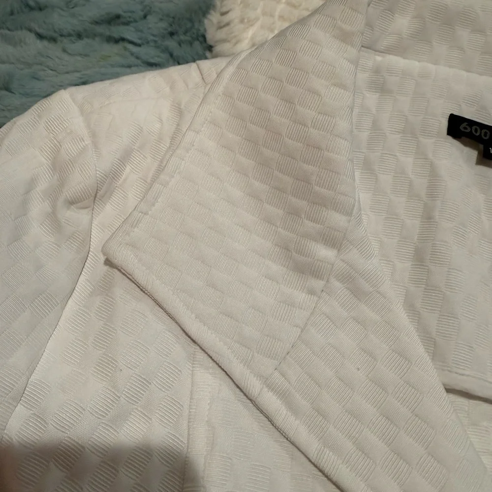 600 West White Jacket NWT Size 10